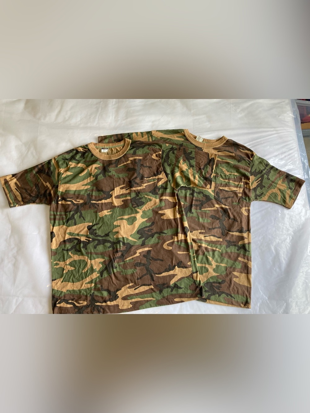 2 camouflage pocket tees L